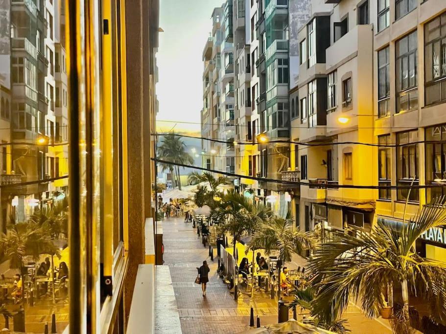 Affordable Holiday Accommodation For Large Families And Groups At Las Canteras Beach With 3 Bedrooms And Free Parking Las Palmas de Gran Canaria Exterior photo