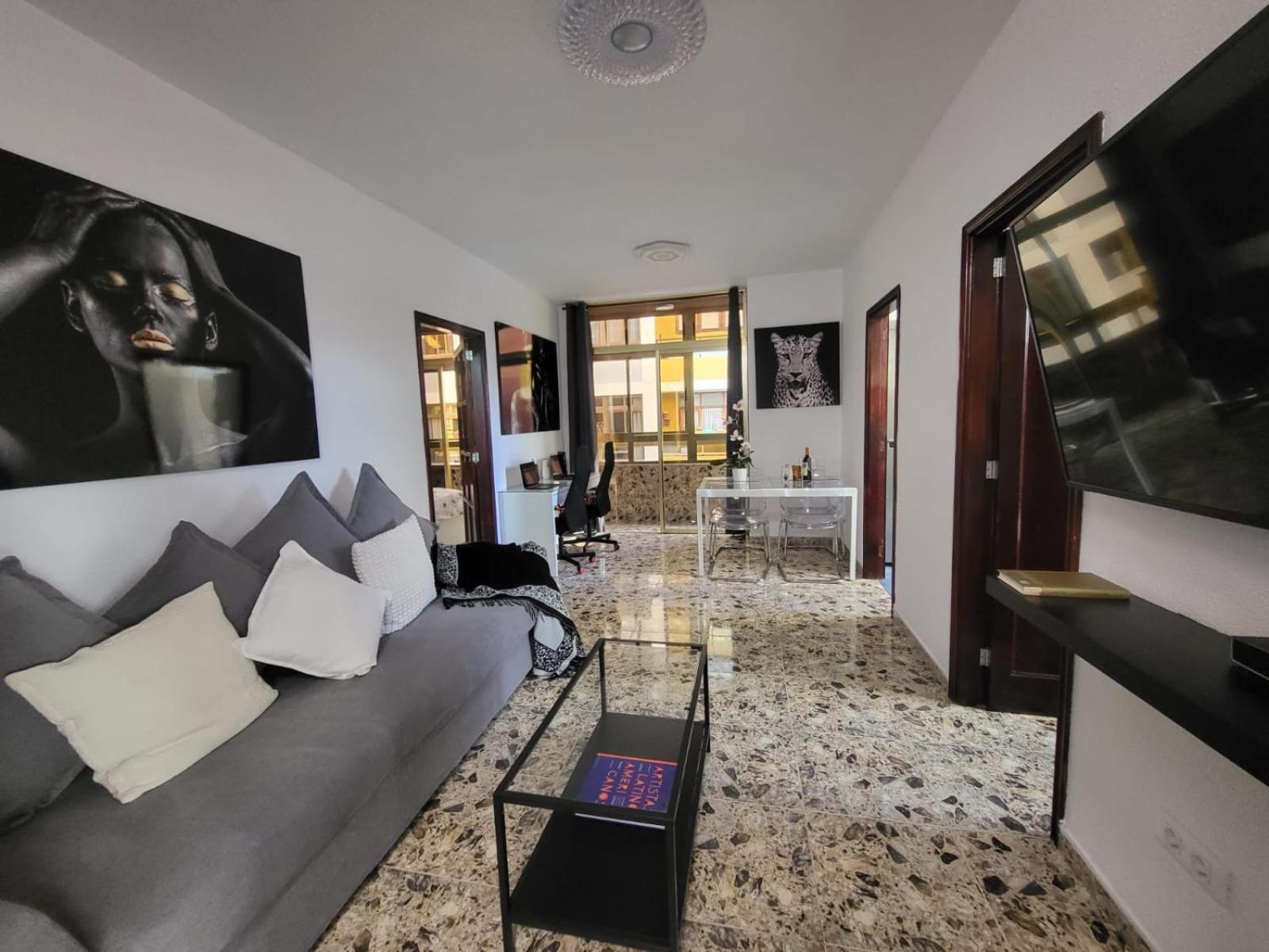Affordable Holiday Accommodation For Large Families And Groups At Las Canteras Beach With 3 Bedrooms And Free Parking Las Palmas de Gran Canaria Exterior photo