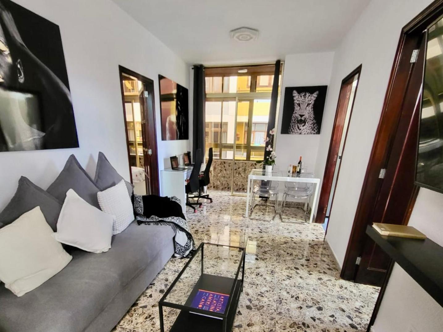 Affordable Holiday Accommodation For Large Families And Groups At Las Canteras Beach With 3 Bedrooms And Free Parking Las Palmas de Gran Canaria Exterior photo