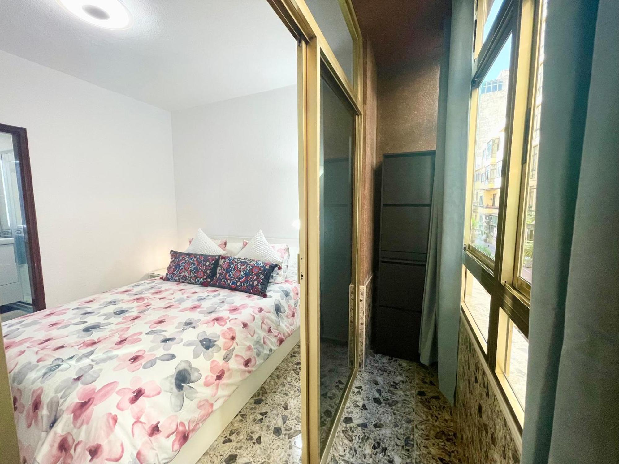 Affordable Holiday Accommodation For Large Families And Groups At Las Canteras Beach With 3 Bedrooms And Free Parking Las Palmas de Gran Canaria Exterior photo
