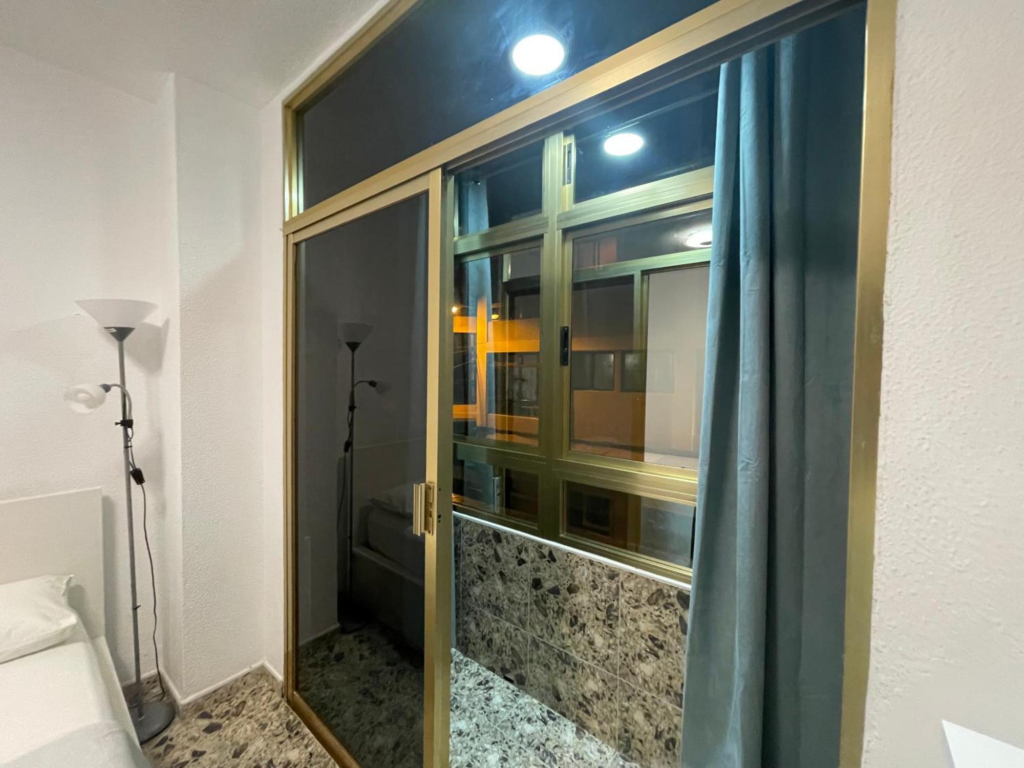 Affordable Holiday Accommodation For Large Families And Groups At Las Canteras Beach With 3 Bedrooms And Free Parking Las Palmas de Gran Canaria Exterior photo