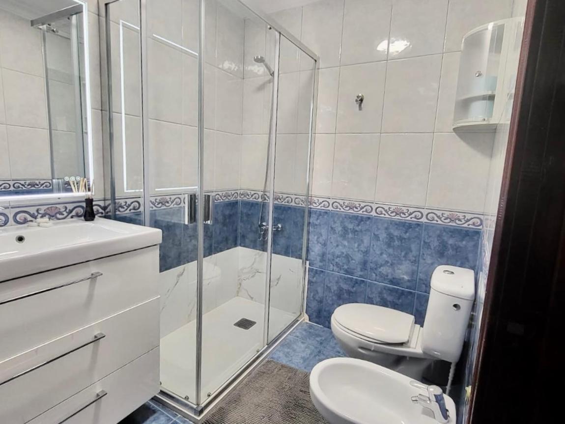 Affordable Holiday Accommodation For Large Families And Groups At Las Canteras Beach With 3 Bedrooms And Free Parking Las Palmas de Gran Canaria Exterior photo