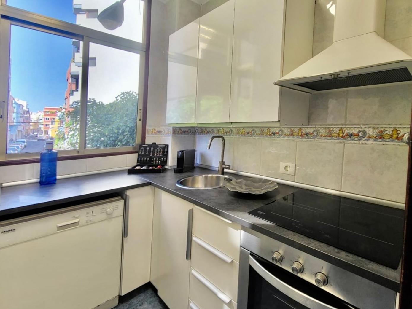 Affordable Holiday Accommodation For Large Families And Groups At Las Canteras Beach With 3 Bedrooms And Free Parking Las Palmas de Gran Canaria Exterior photo